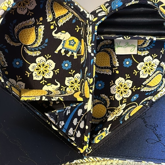 Vera Bradley from my heart Ellie blue container. Absolutely adorable.​ - Picture 6 of 8